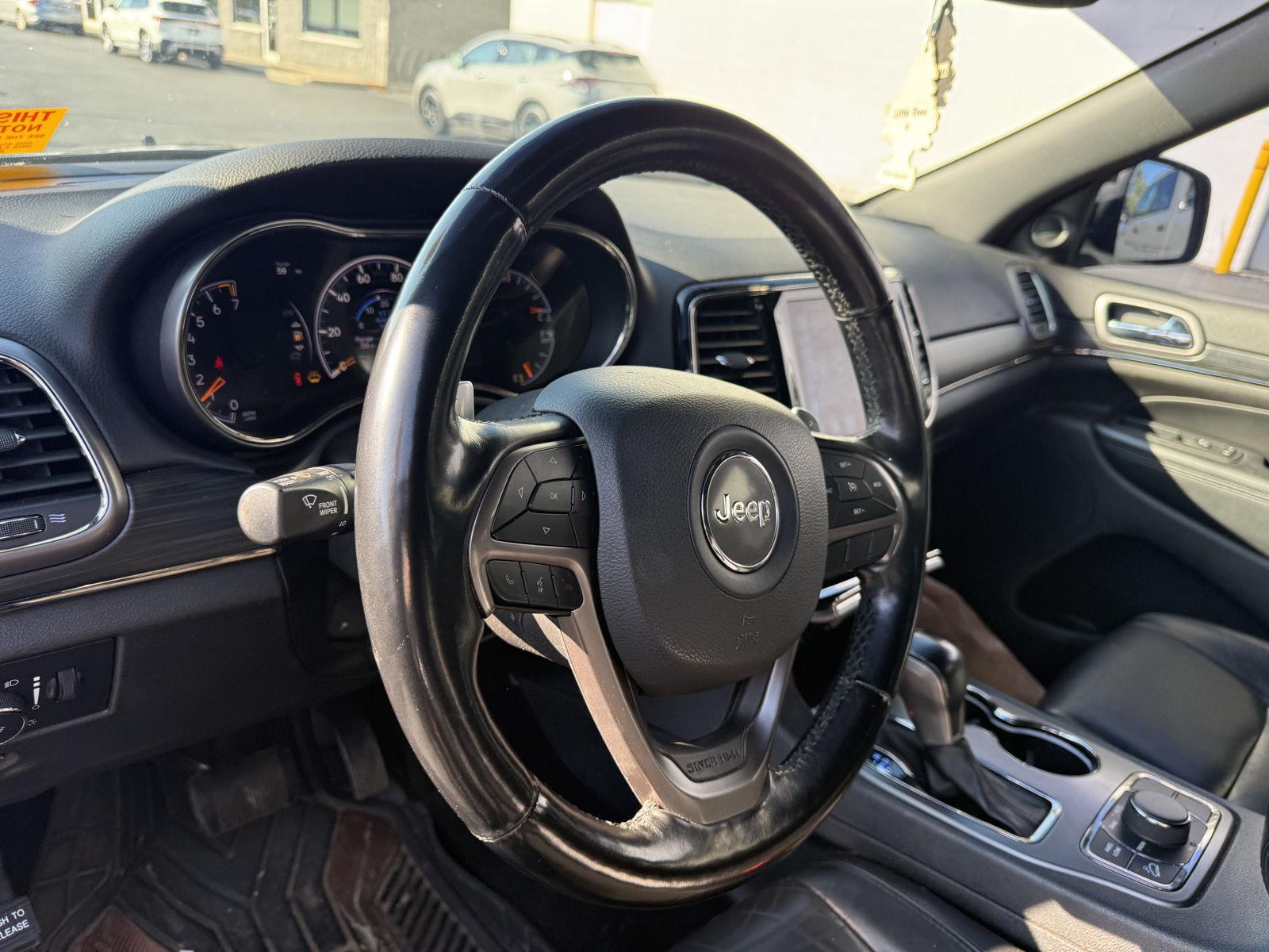Used 2020 Diamond Black Crystal Pearlcoat Jeep Limited X image 7