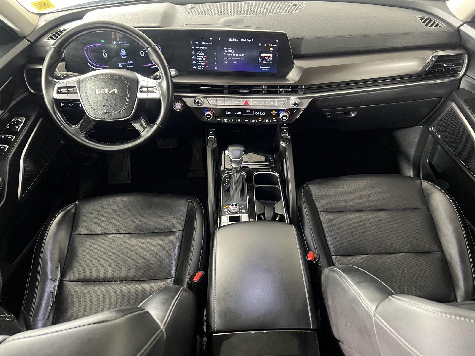 Used 2025 Glacial White Pearl Kia  image 3