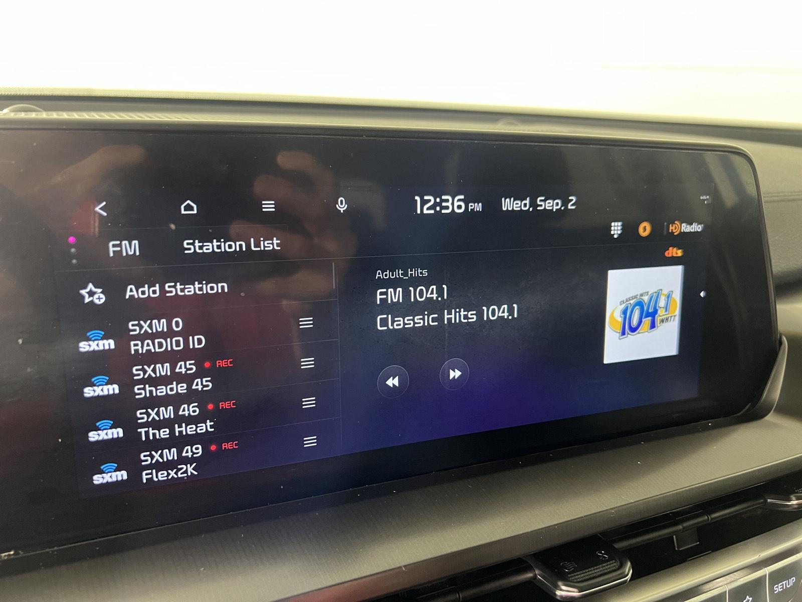 Used 2025 Glacial White Pearl Kia  image 20