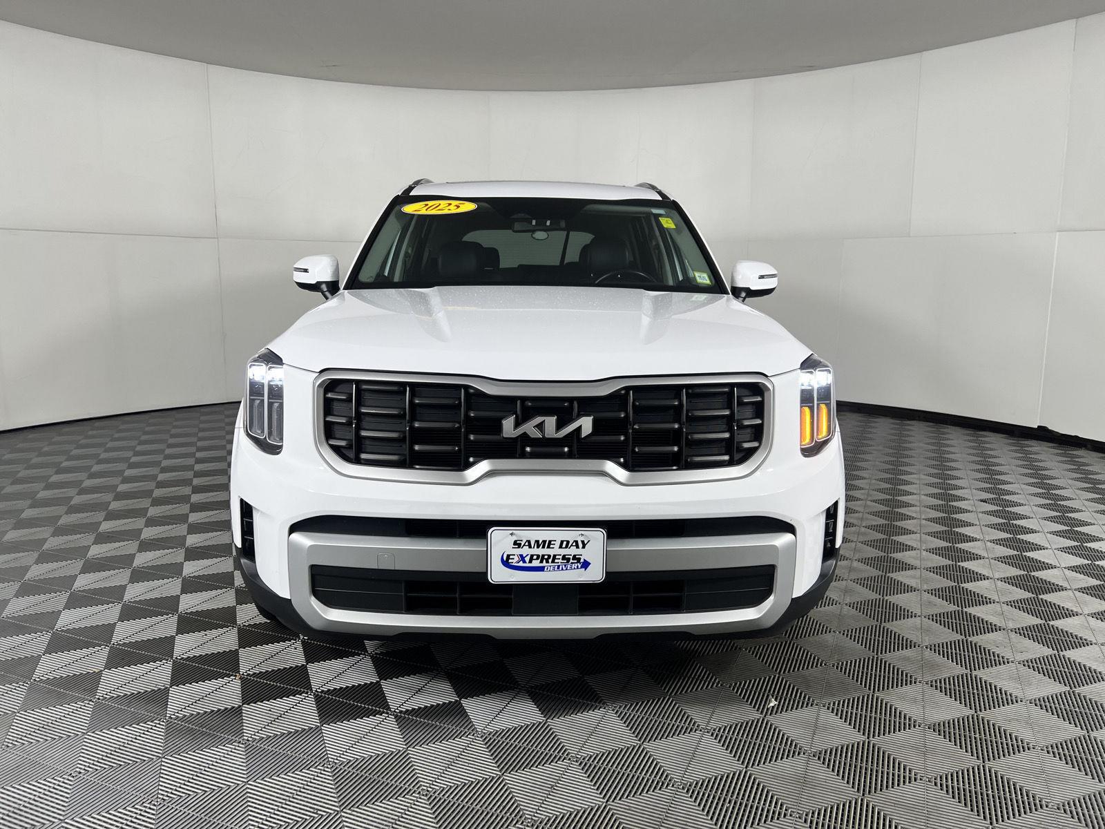 Used 2025 Glacial White Pearl Kia  image 27