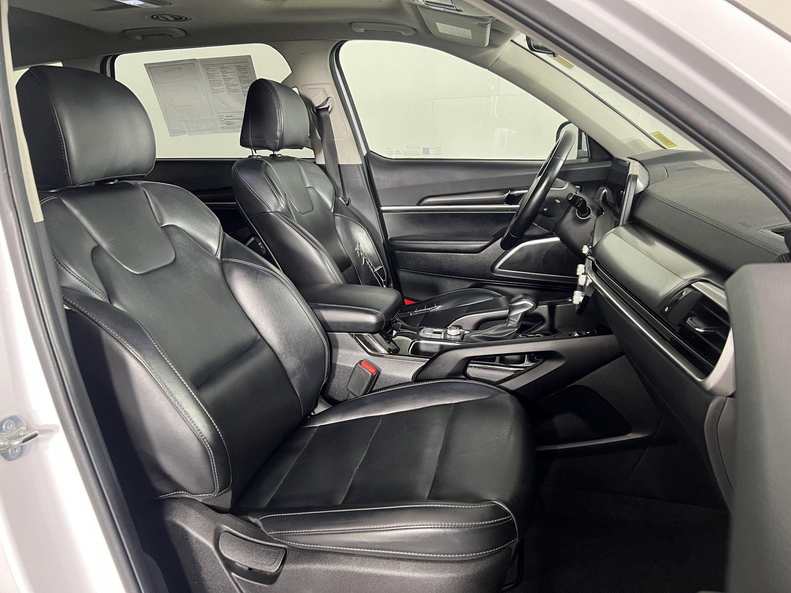 Used 2025 Glacial White Pearl Kia  image 28