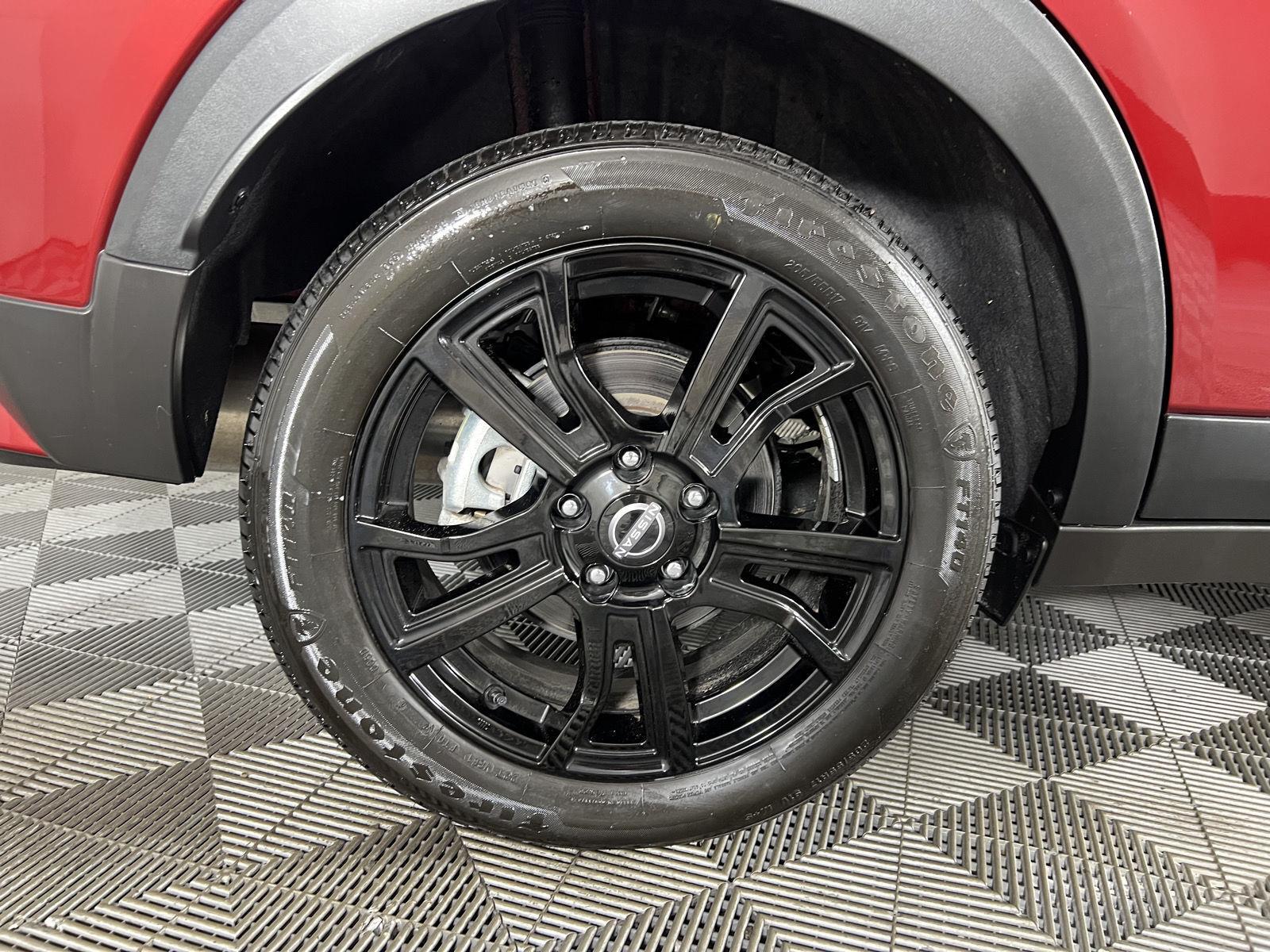 Used 2024 Super Black Nissan SR image 18