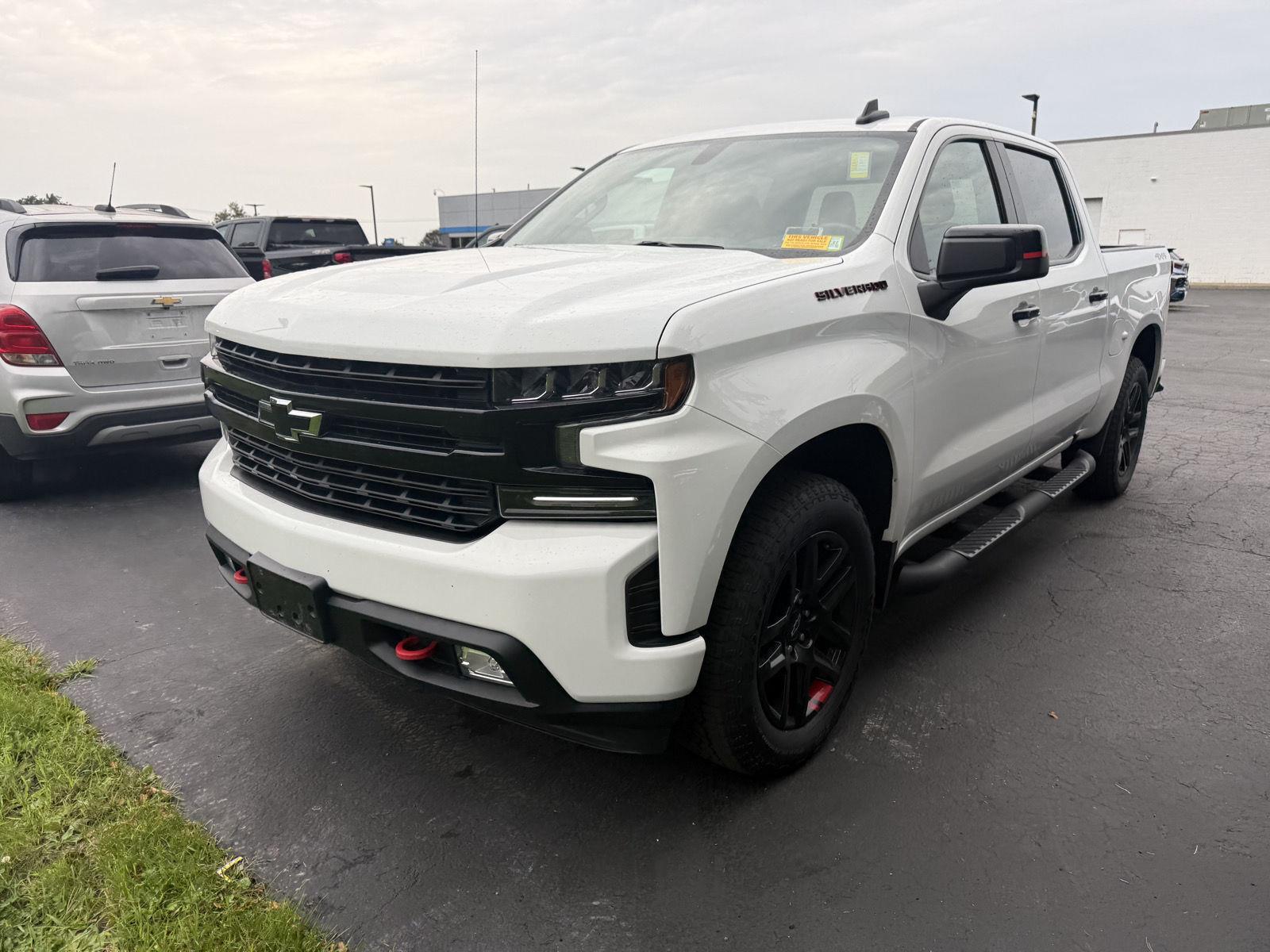 Used 2022 Summit White Chevrolet RST image 2