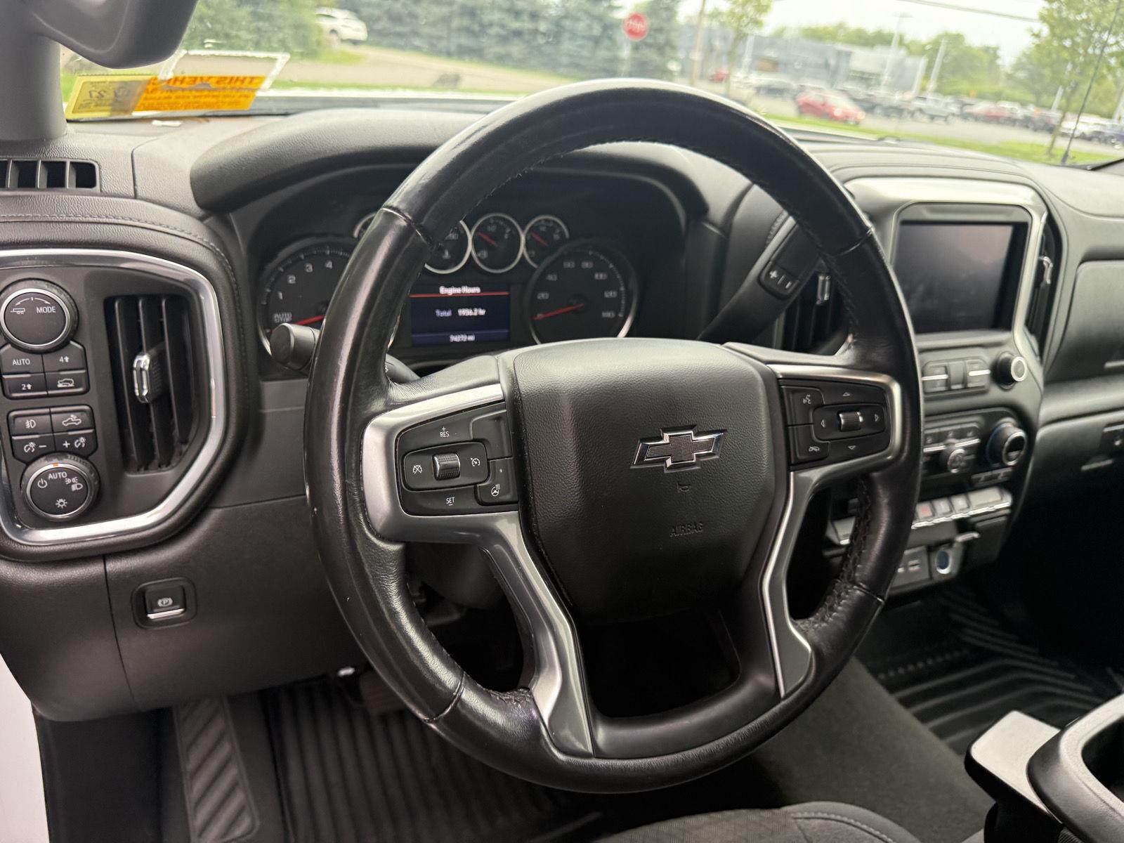 Used 2022 Summit White Chevrolet RST image 9