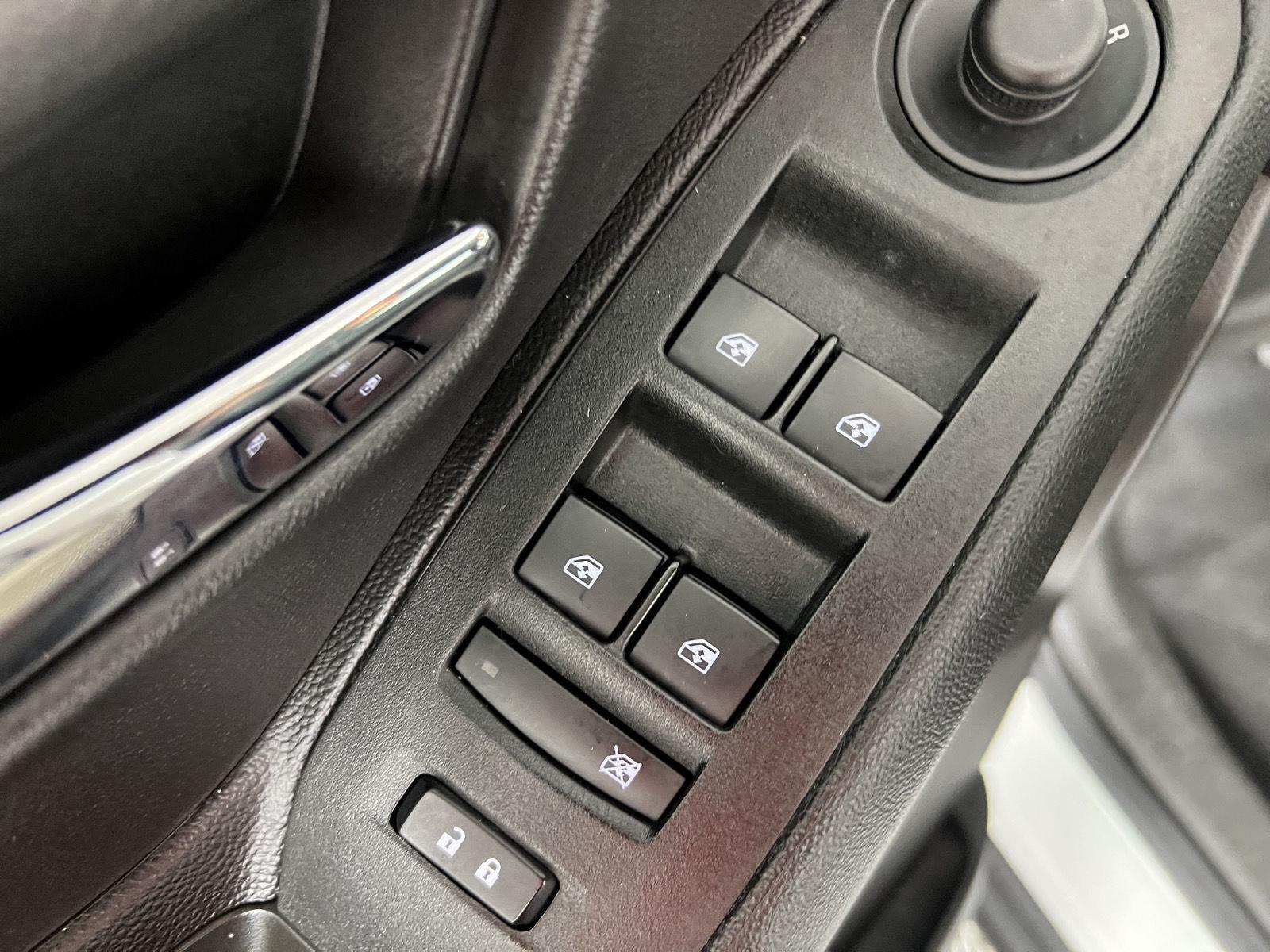 Used 2019 Summit White Chevrolet LS image 29