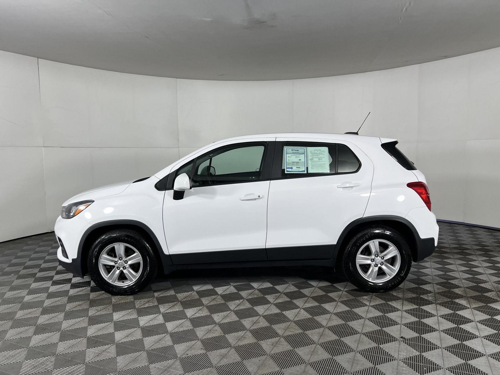 Used 2019 Summit White Chevrolet LS image 17