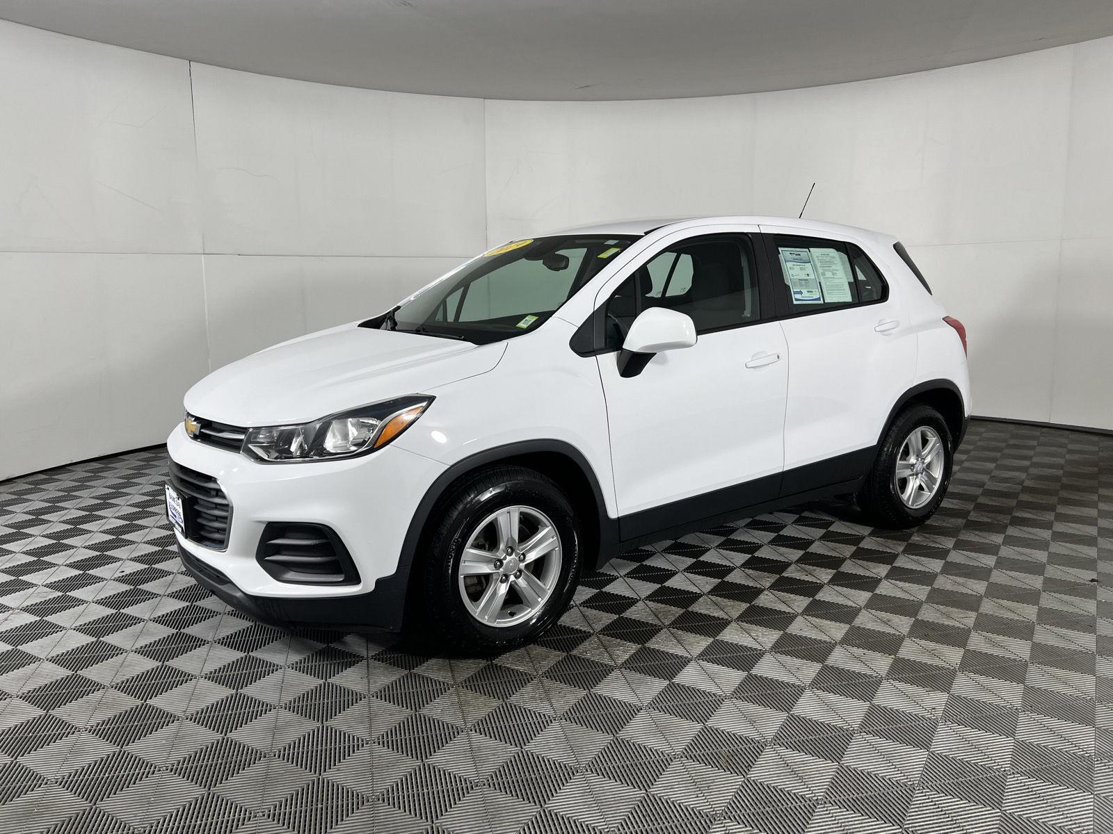 Used 2019 Summit White Chevrolet LS image 33