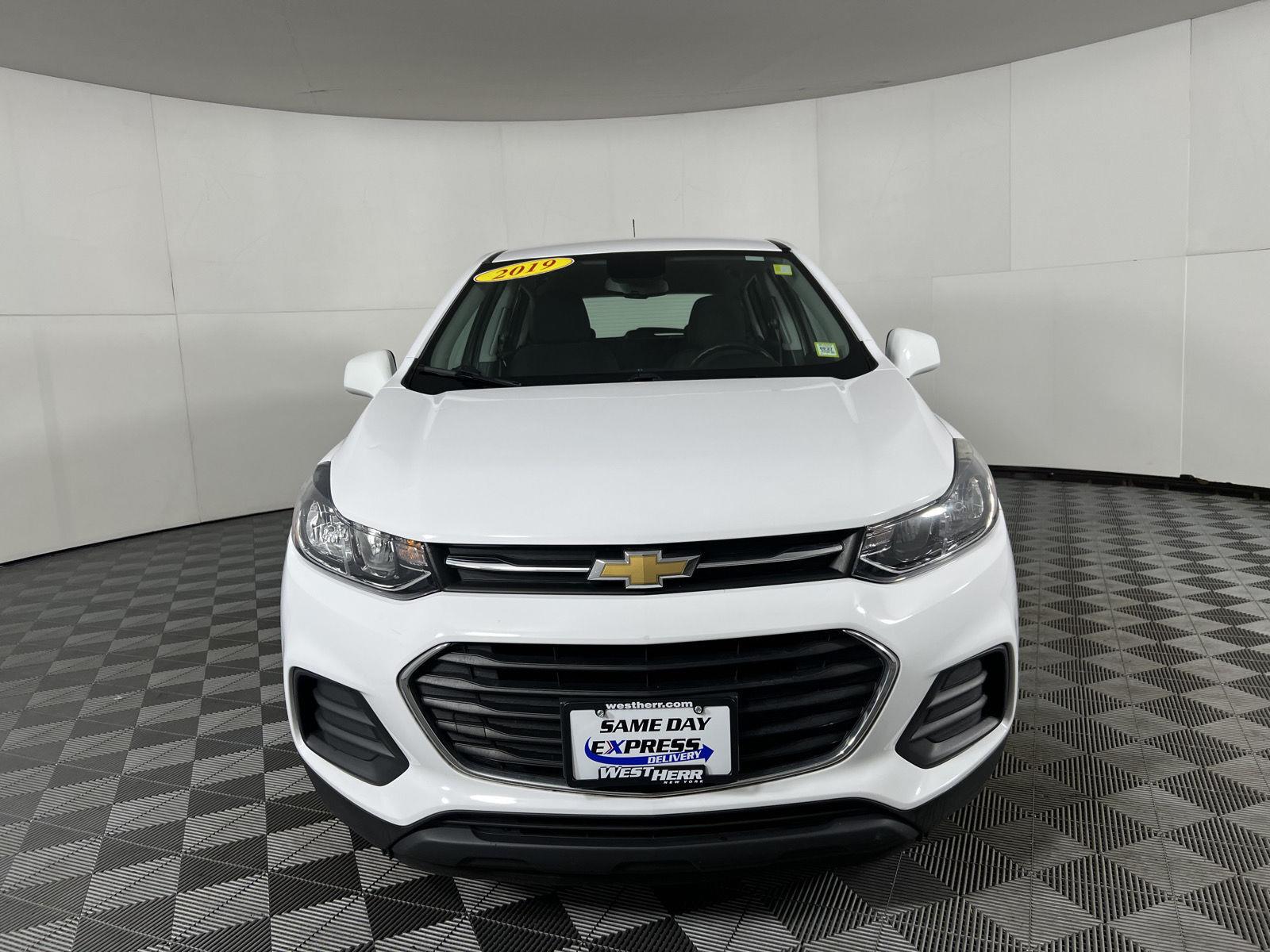 Used 2019 Summit White Chevrolet LS image 19