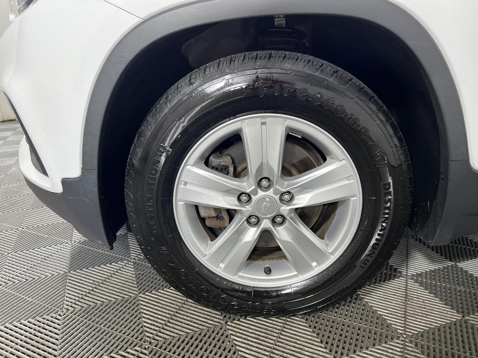 Used 2019 Summit White Chevrolet LS image 36