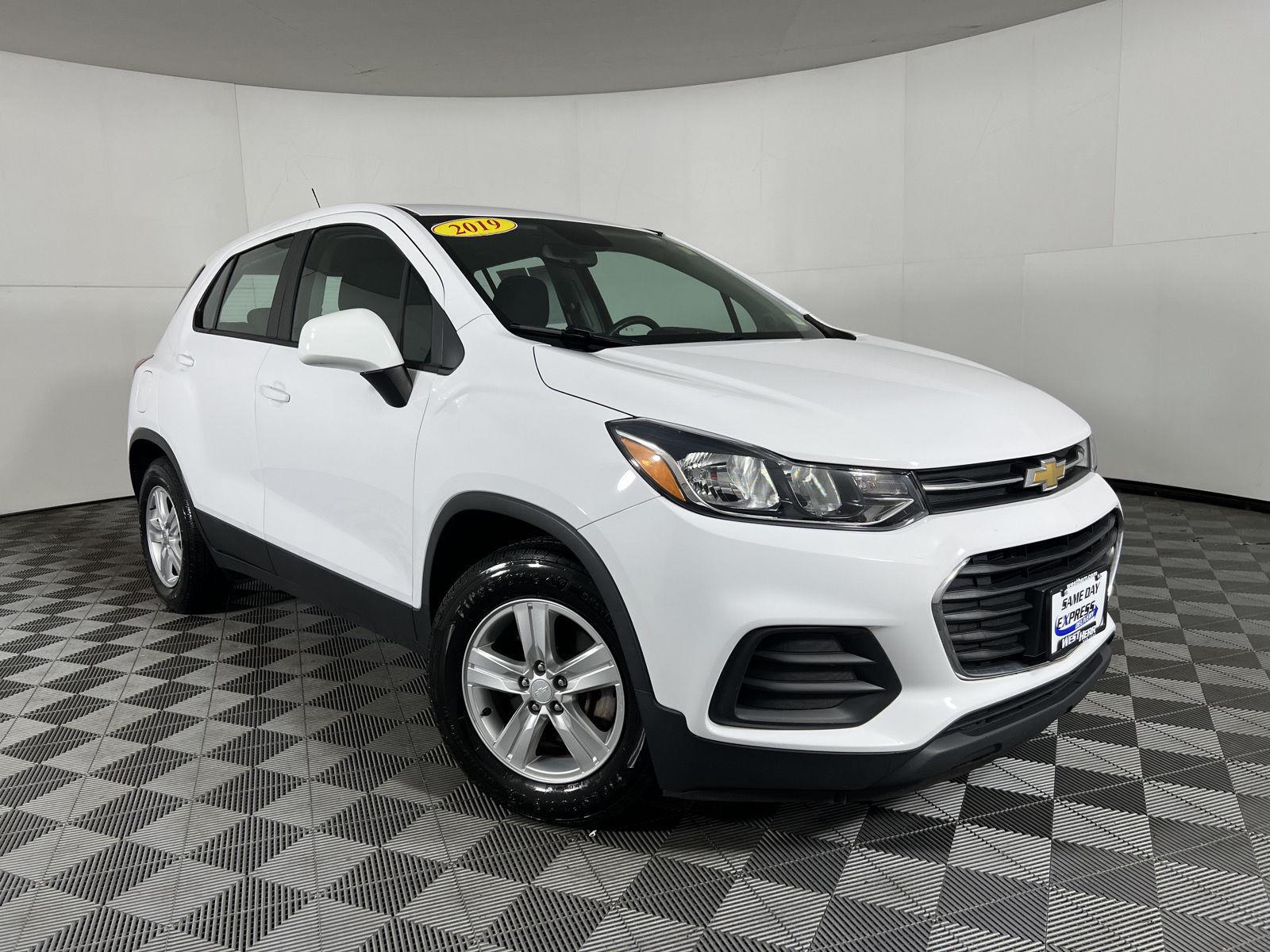Used 2019 Summit White Chevrolet LS image 37