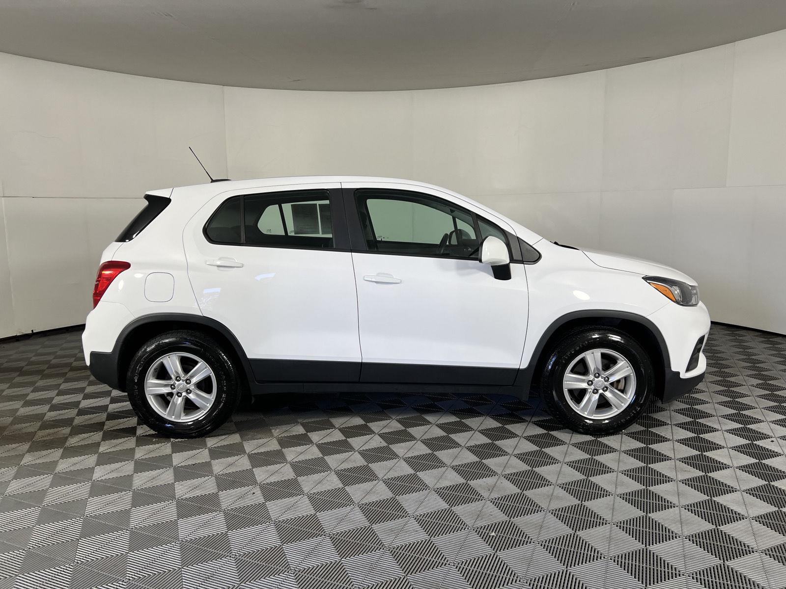 Used 2019 Summit White Chevrolet LS image 39