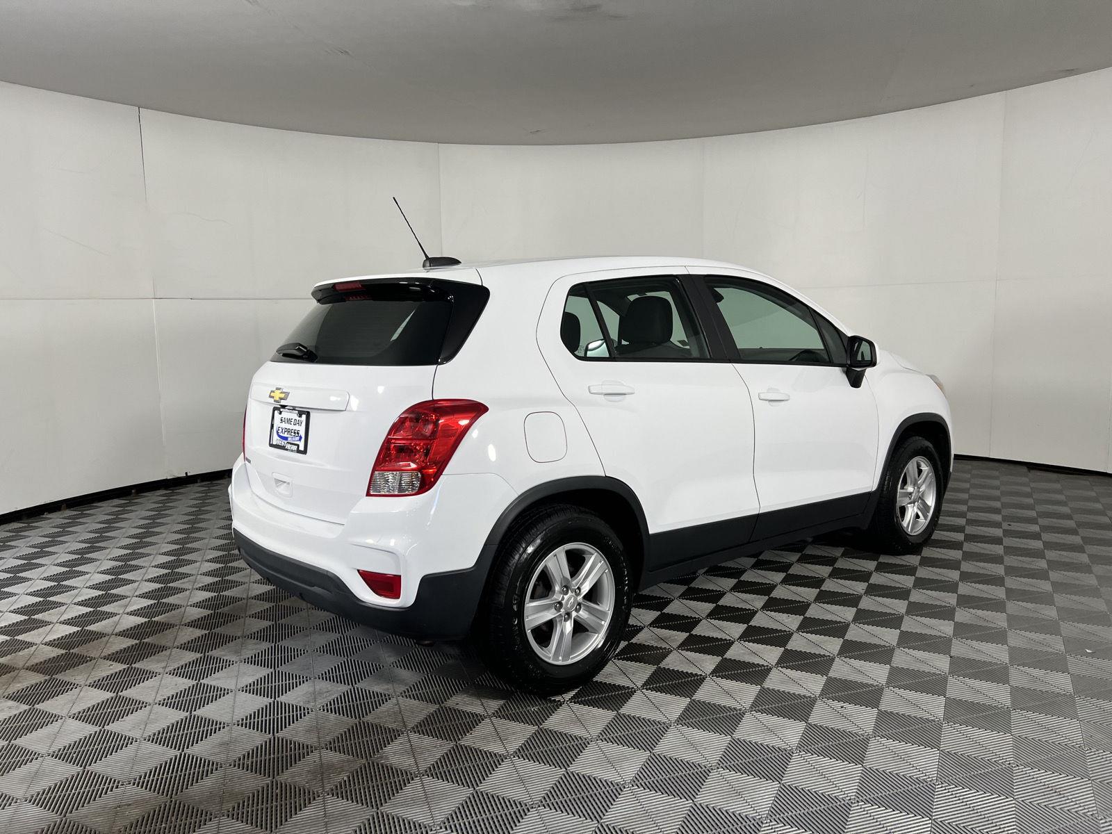 Used 2019 Summit White Chevrolet LS image 24
