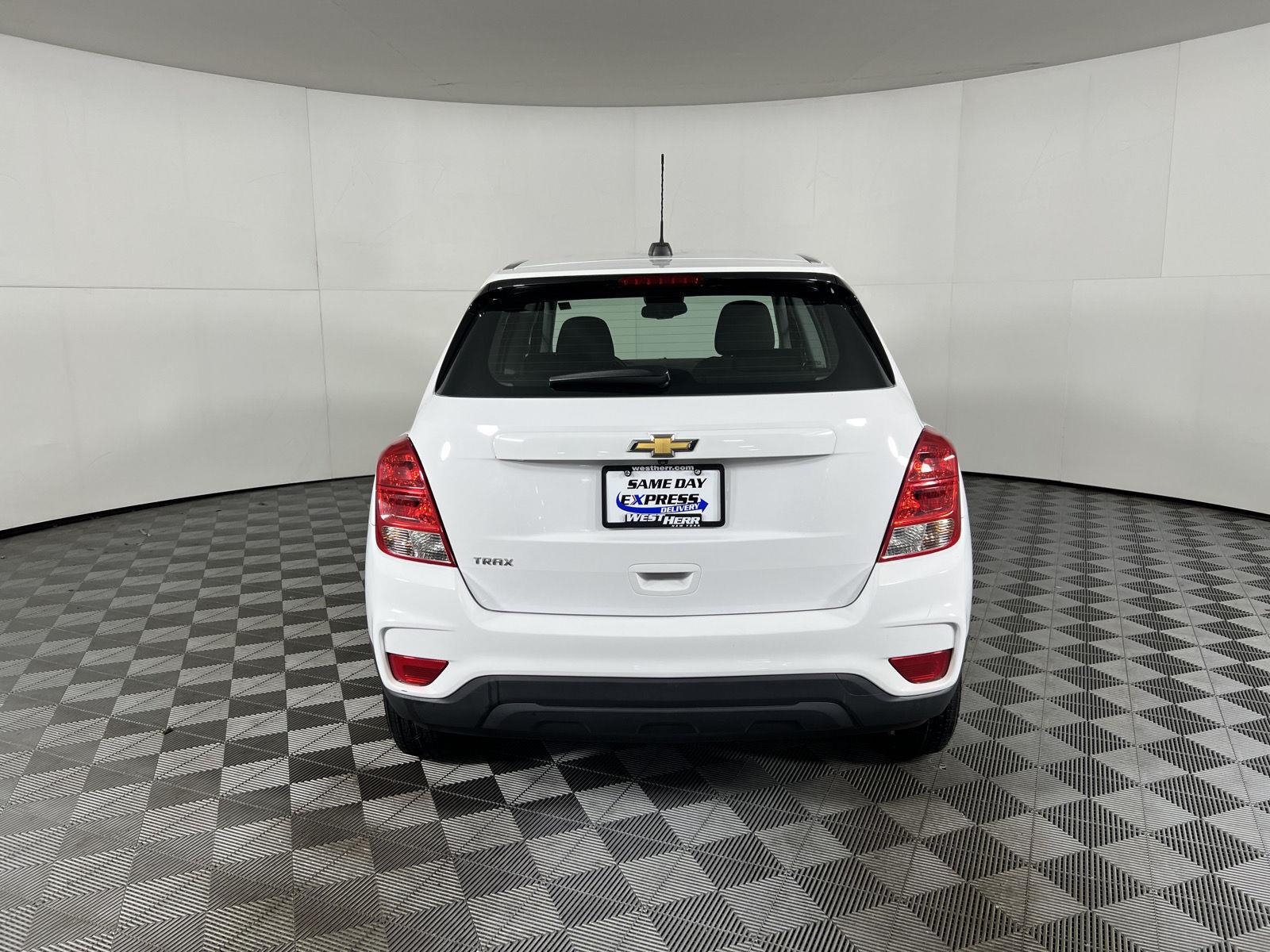 Used 2019 Summit White Chevrolet LS image 26