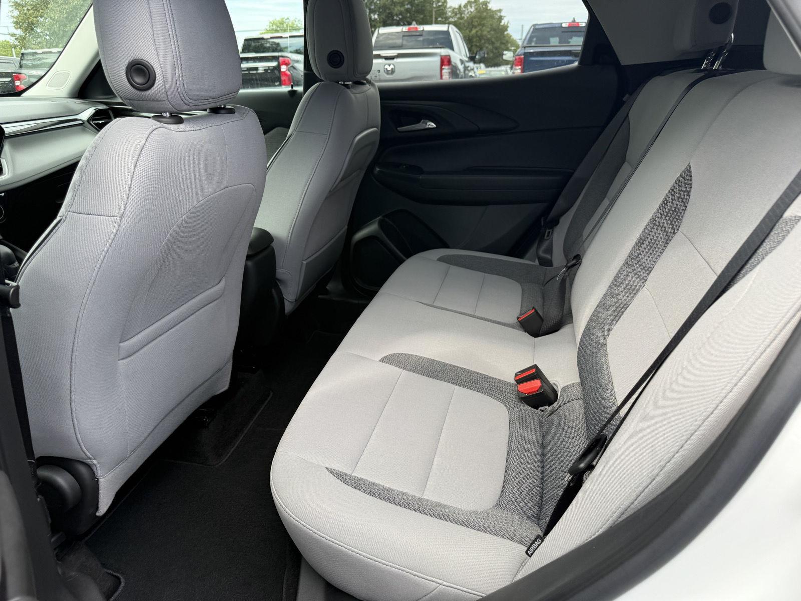 Used 2024 Summit White Chevrolet LT image 3
