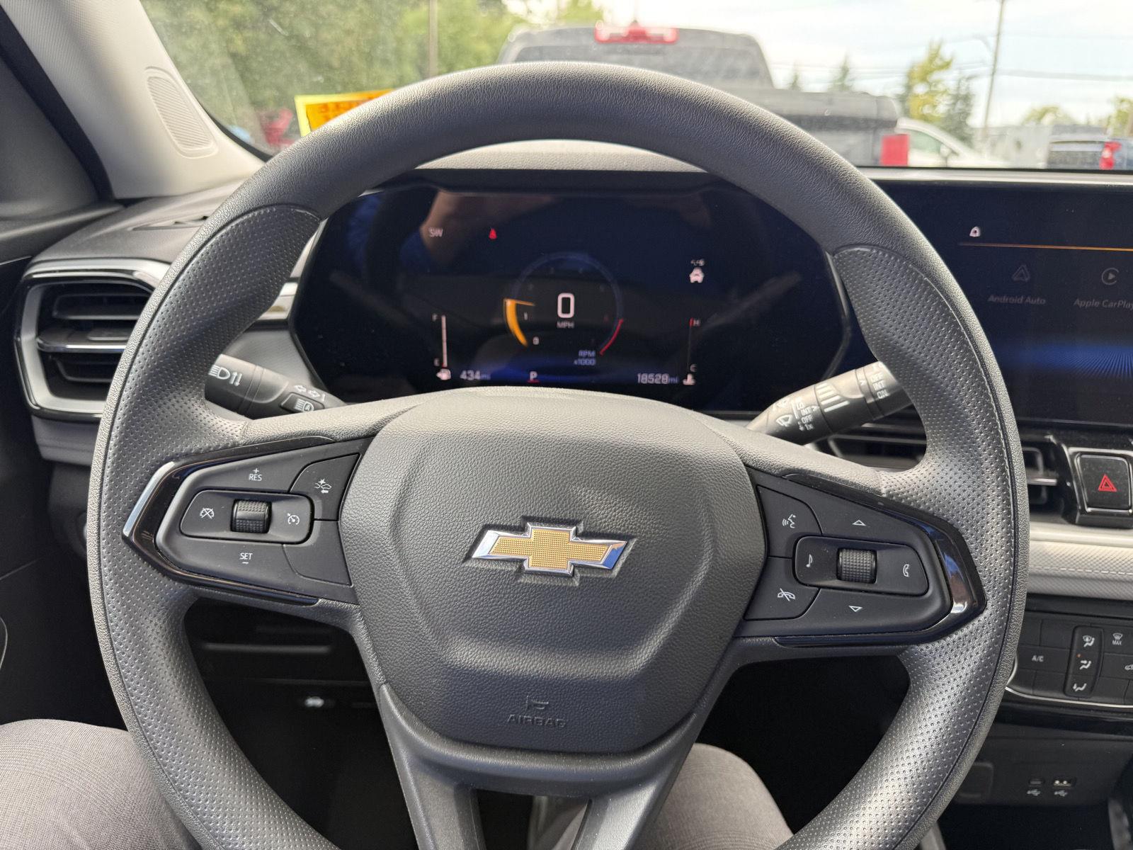 Used 2024 Summit White Chevrolet LT image 10