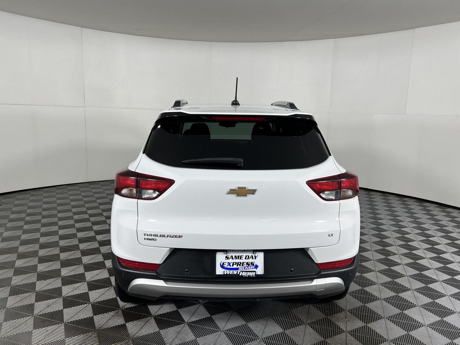Used 2024 Summit White Chevrolet LT image 3