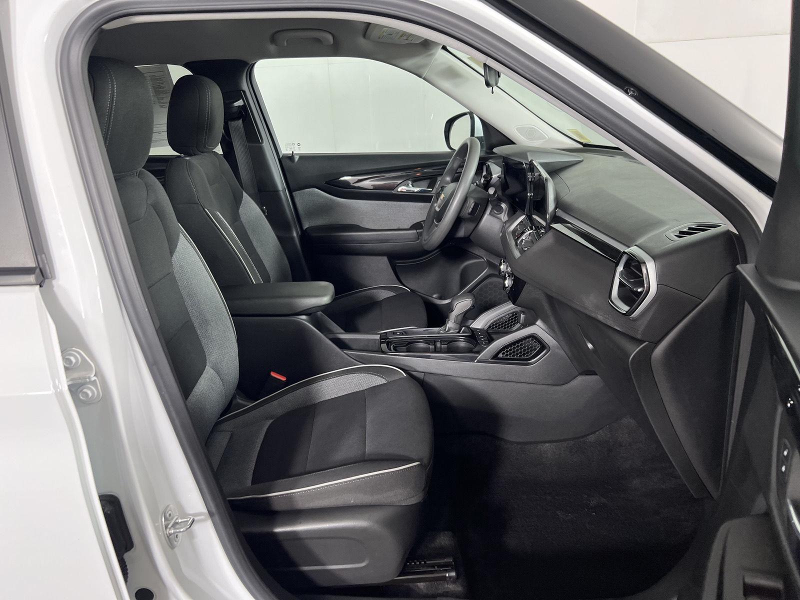 Used 2024 Summit White Chevrolet LT image 8