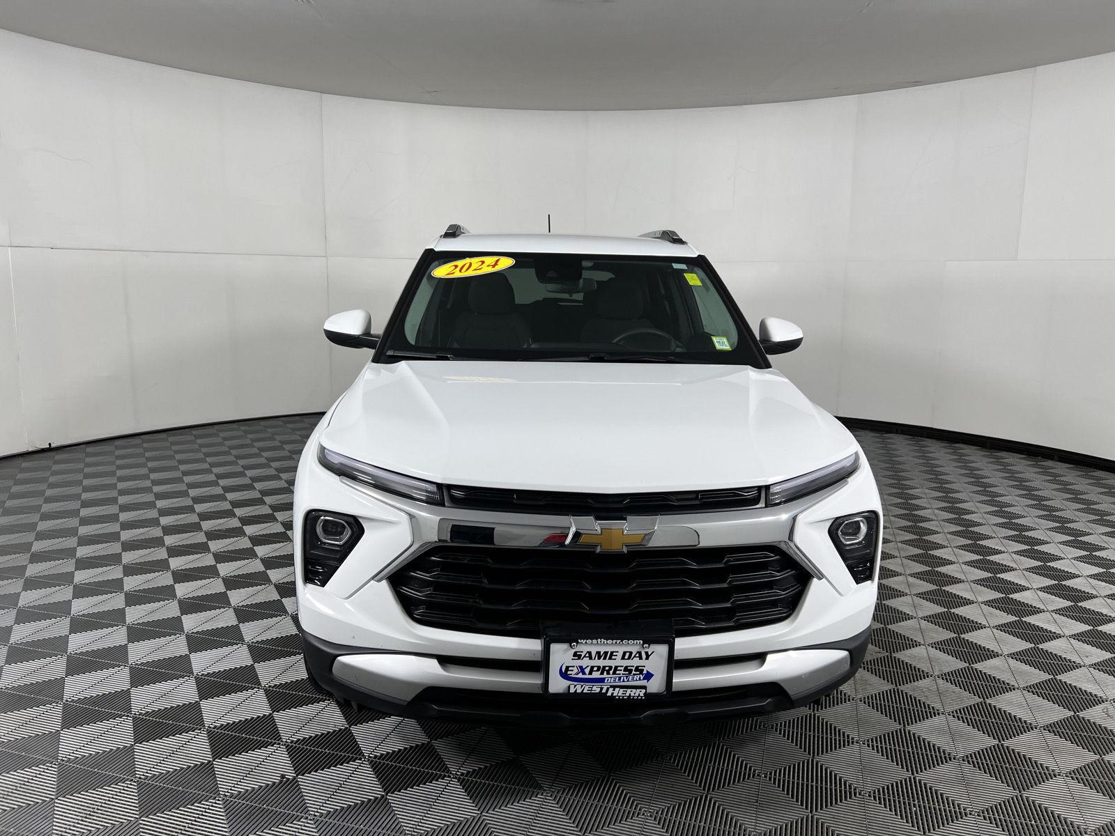 Used 2024 Summit White Chevrolet LT image 12