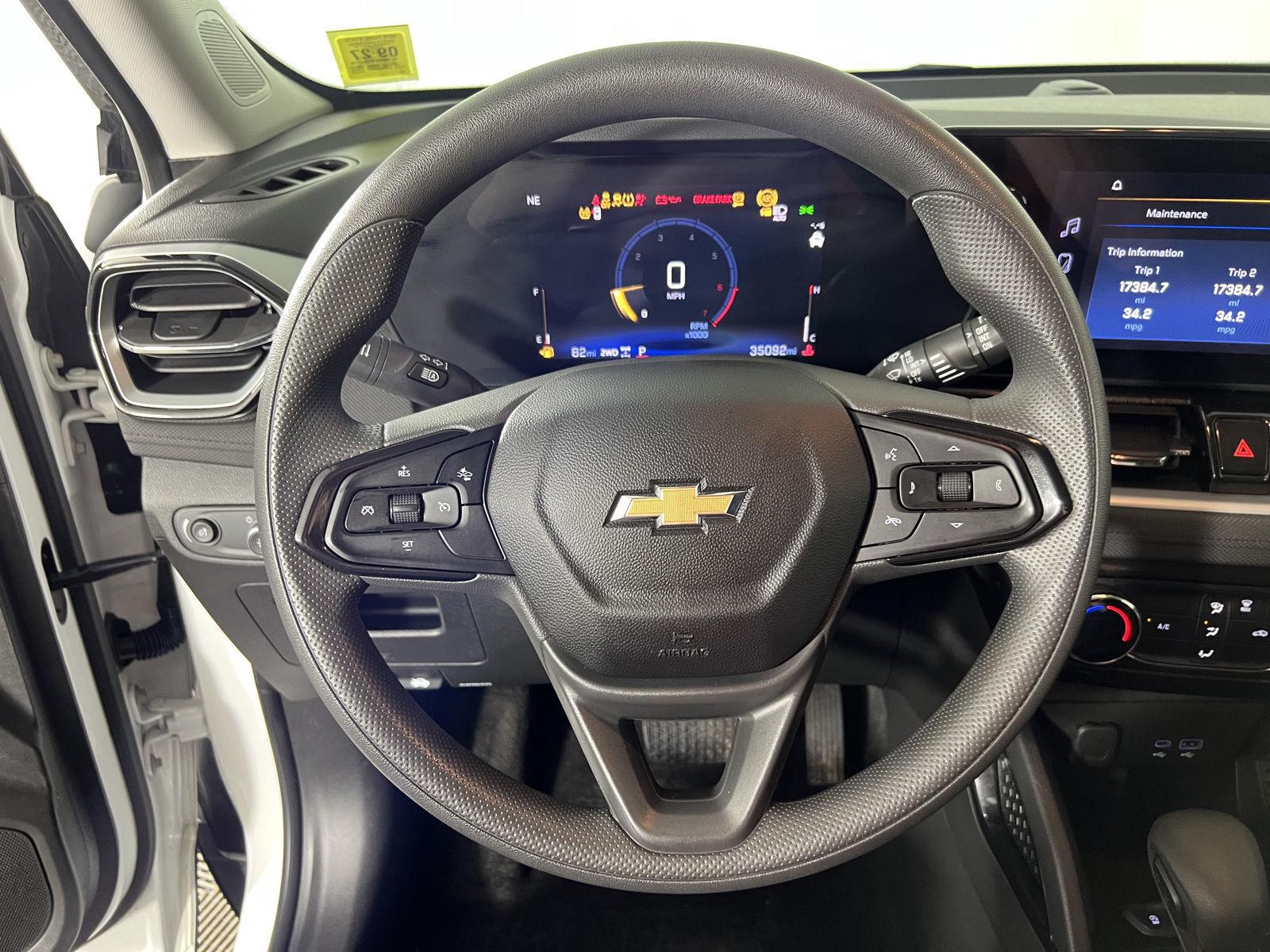 Used 2024 Summit White Chevrolet LT image 17