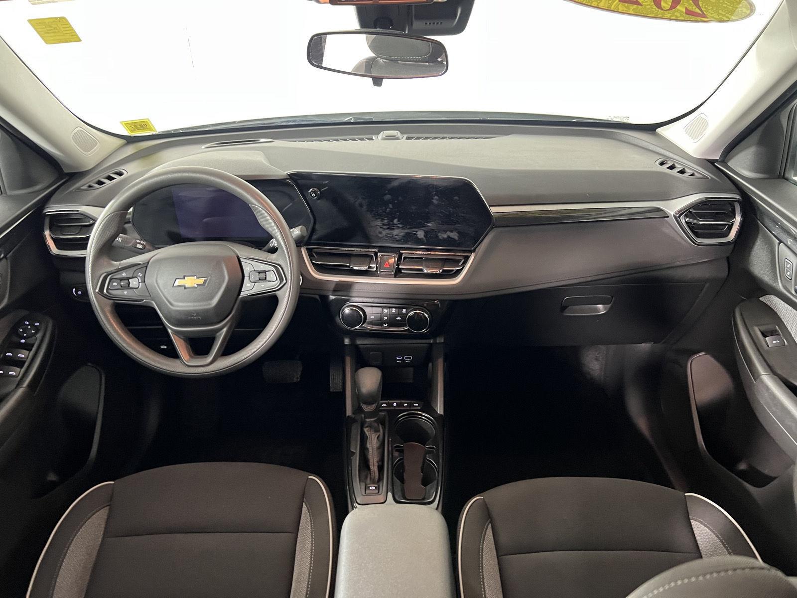 Used 2024 Summit White Chevrolet LT image 23
