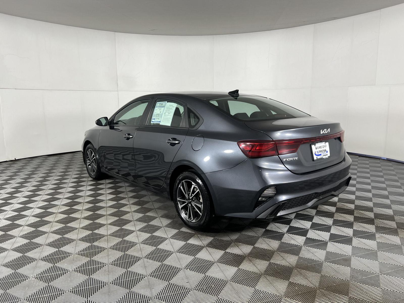 Used 2024 Gravity Gray Kia LXS image 3
