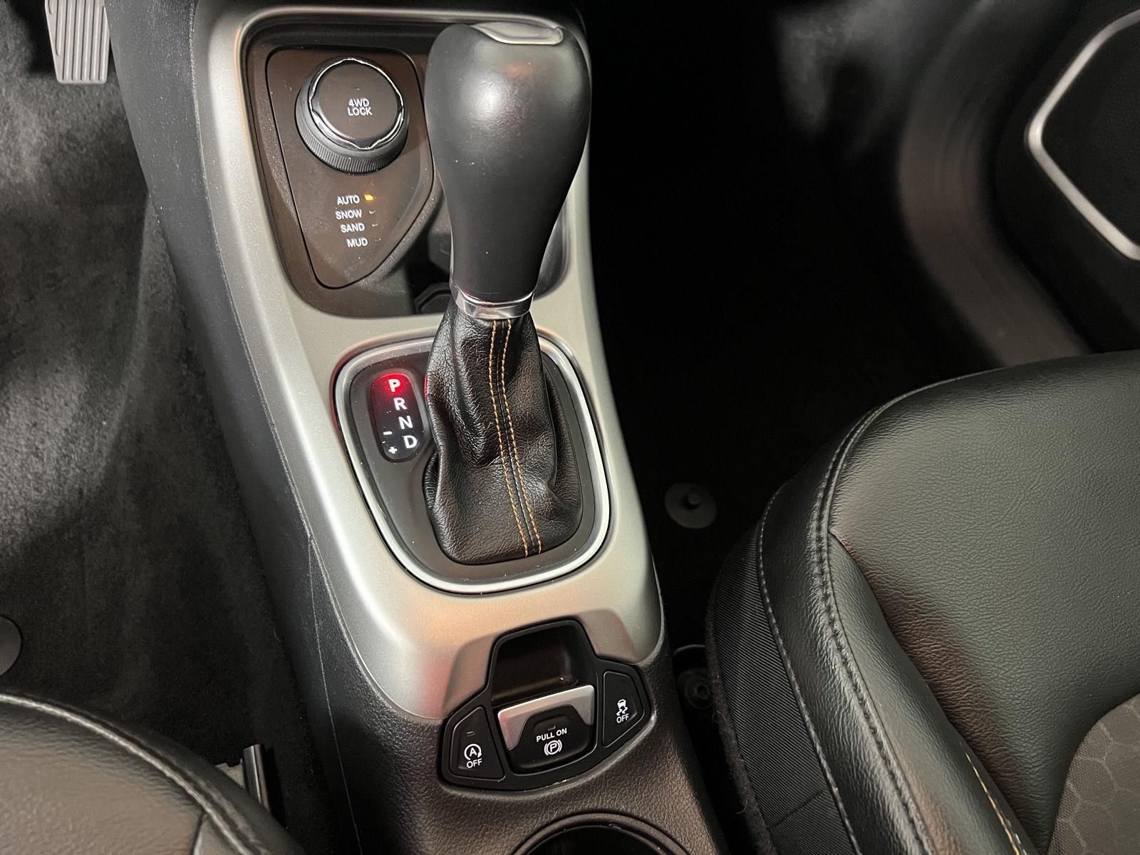 Used 2019 Billet Silver Metallic Clearcoat Jeep Latitude image 6