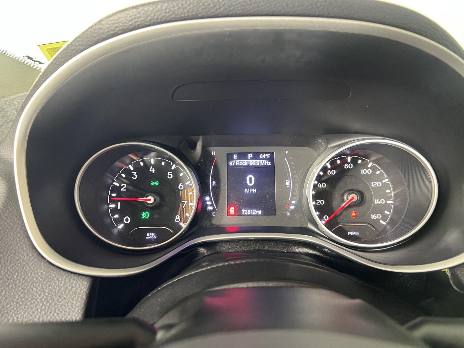 Used 2019 Billet Silver Metallic Clearcoat Jeep Latitude image 12