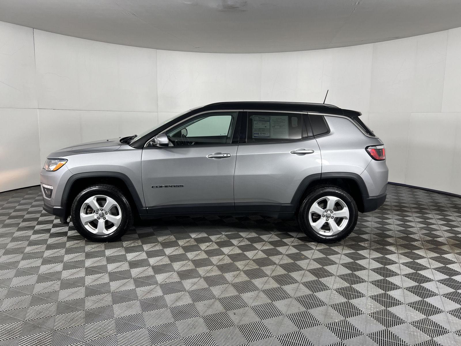 Used 2019 Billet Silver Metallic Clearcoat Jeep Latitude image 16