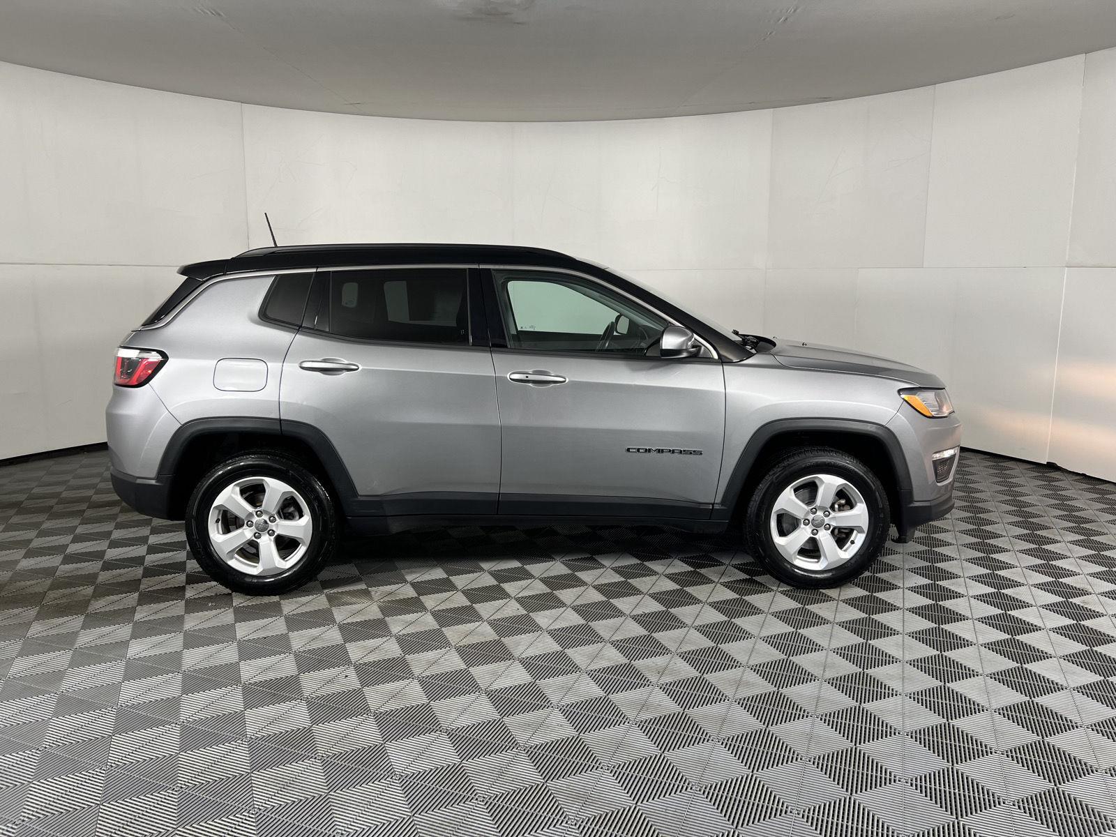 Used 2019 Billet Silver Metallic Clearcoat Jeep Latitude image 22