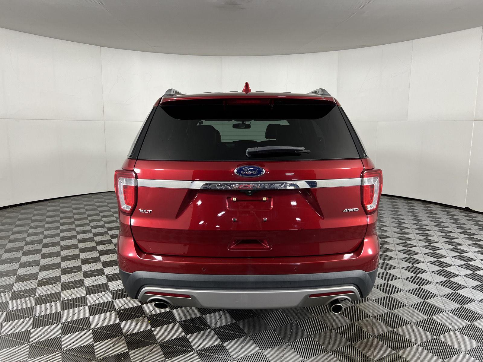 Used 2017 Ruby Red Metallic Tinted Clearcoat Ford XLT image 26
