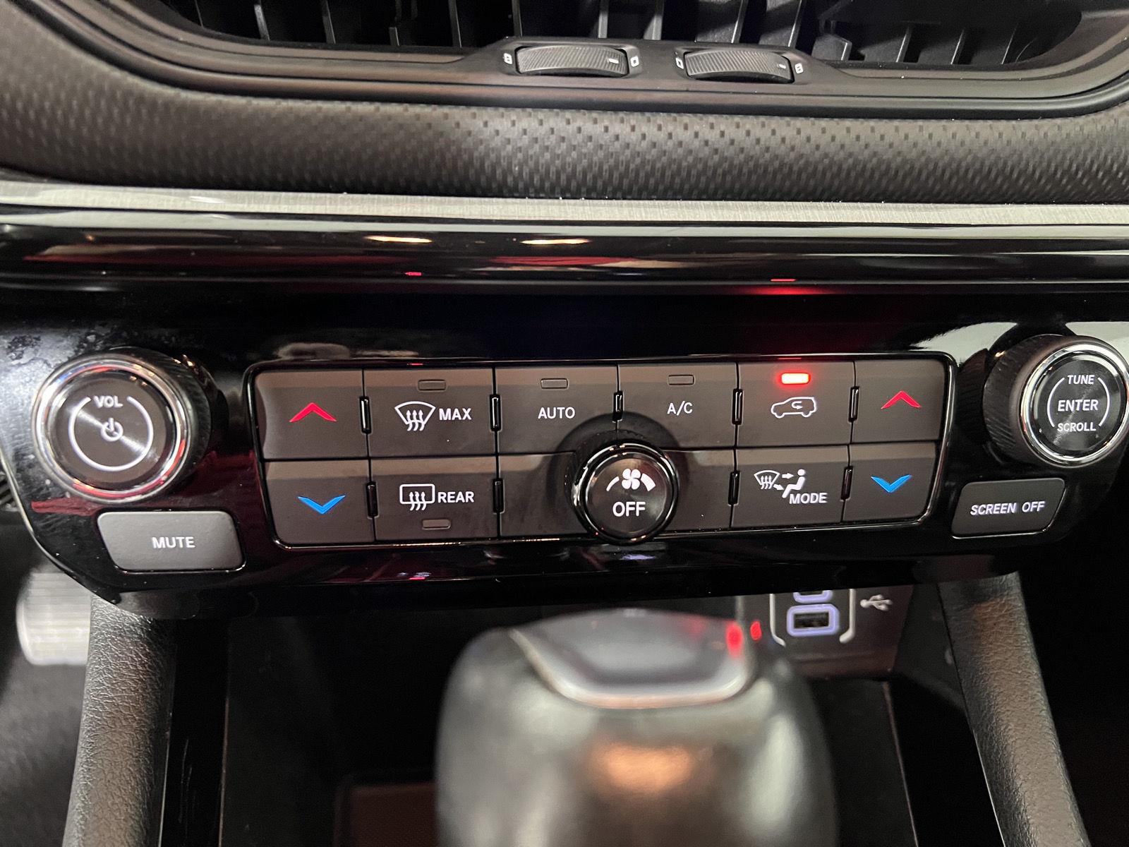 Used 2023 Diamond Black Crystal Pearlcoat Jeep Trailhawk image 8