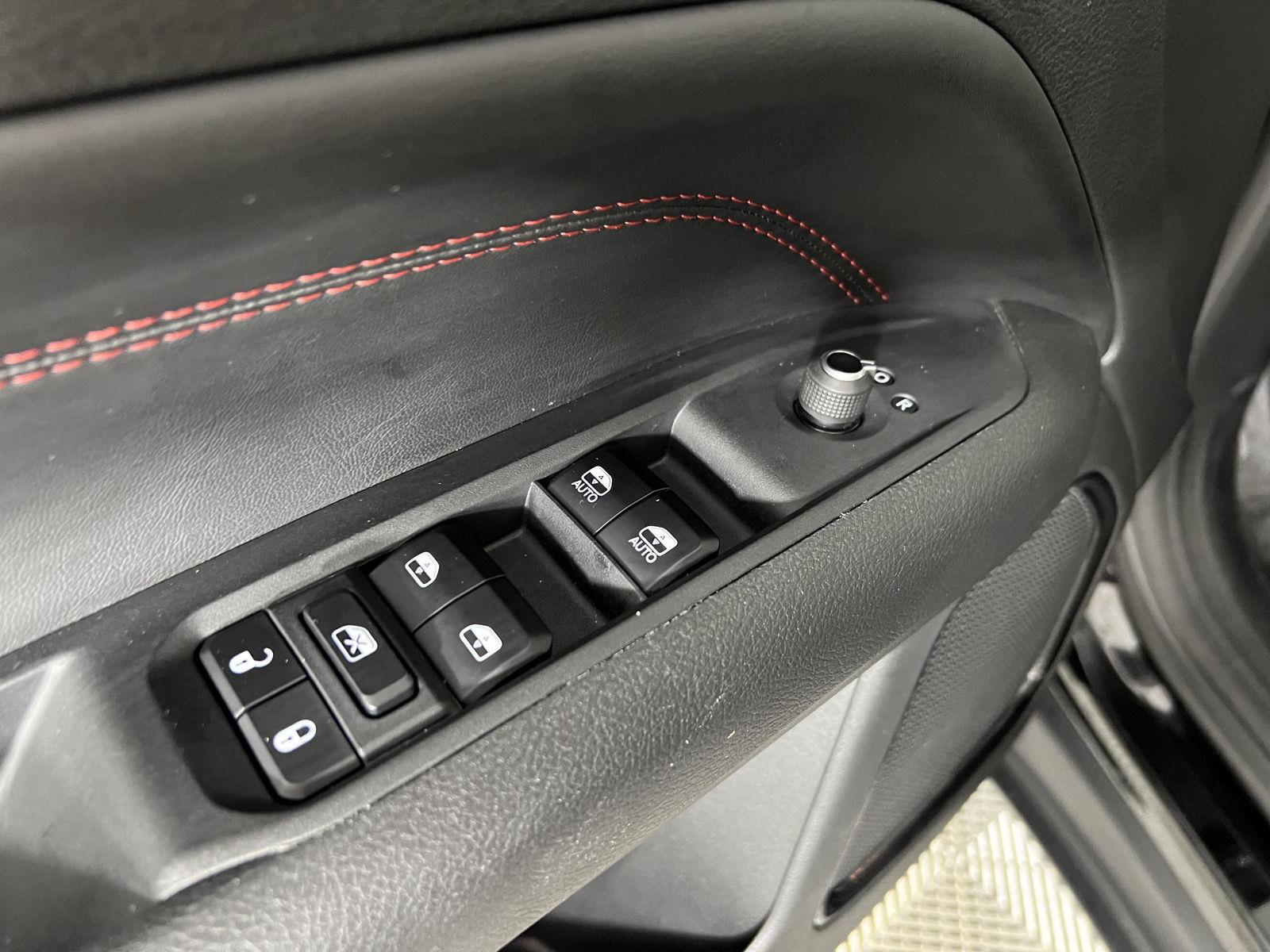 Used 2023 Diamond Black Crystal Pearlcoat Jeep Trailhawk image 15