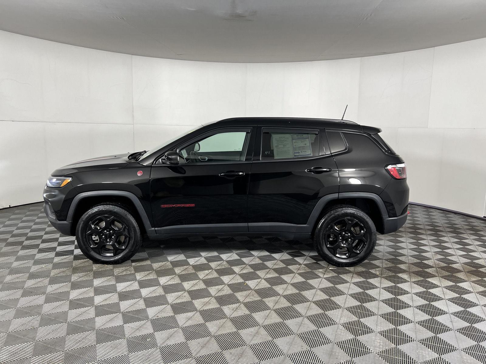 Used 2023 Diamond Black Crystal Pearlcoat Jeep Trailhawk image 16