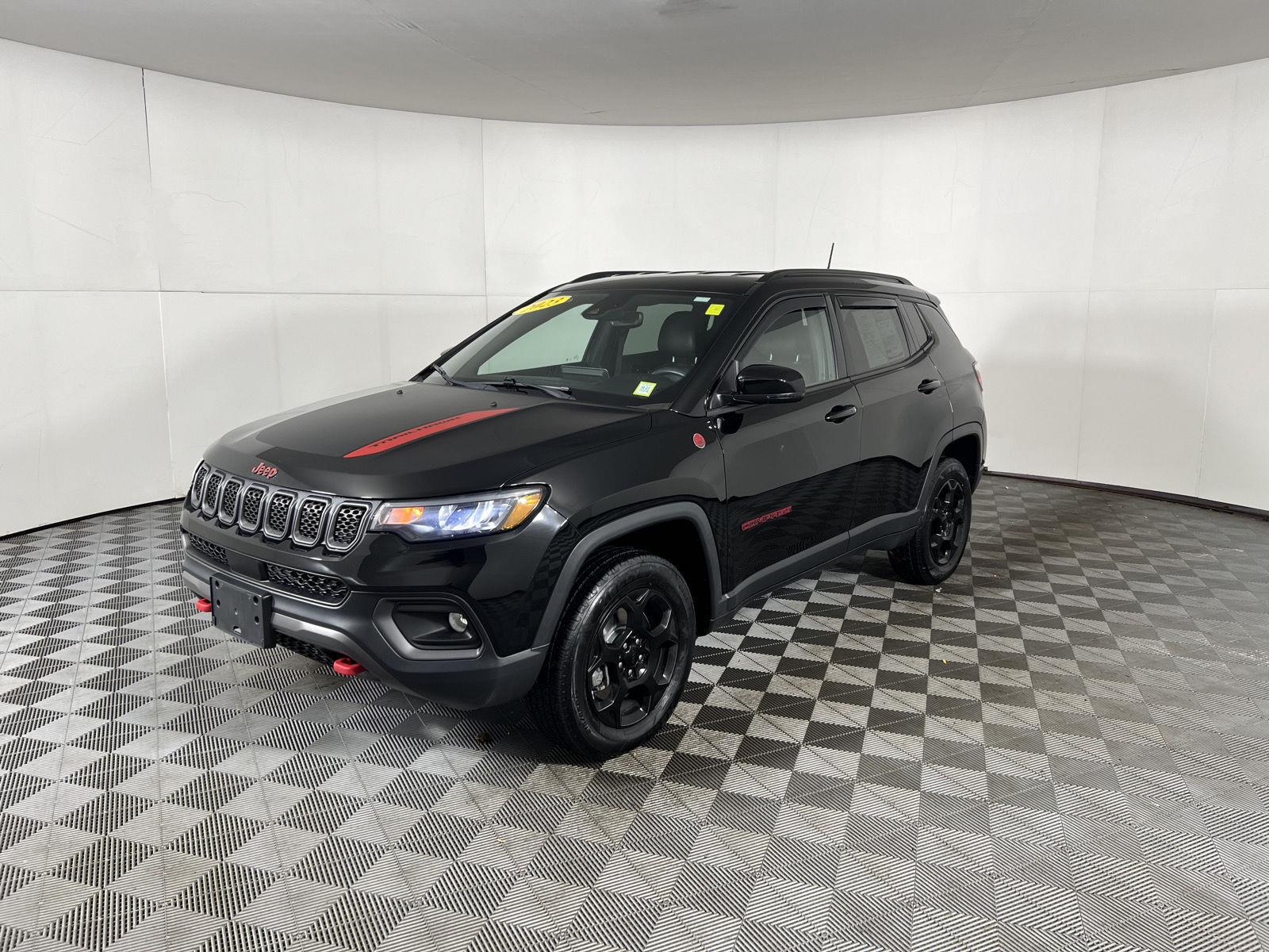 Used 2023 Diamond Black Crystal Pearlcoat Jeep Trailhawk image 17
