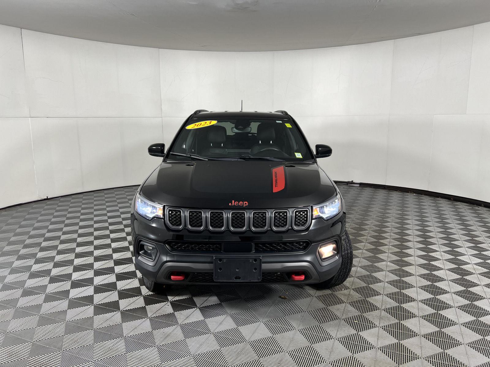 Used 2023 Diamond Black Crystal Pearlcoat Jeep Trailhawk image 19