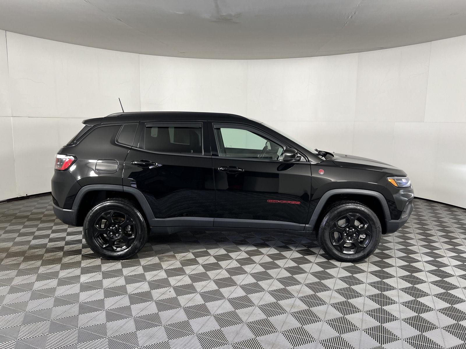 Used 2023 Diamond Black Crystal Pearlcoat Jeep Trailhawk image 22