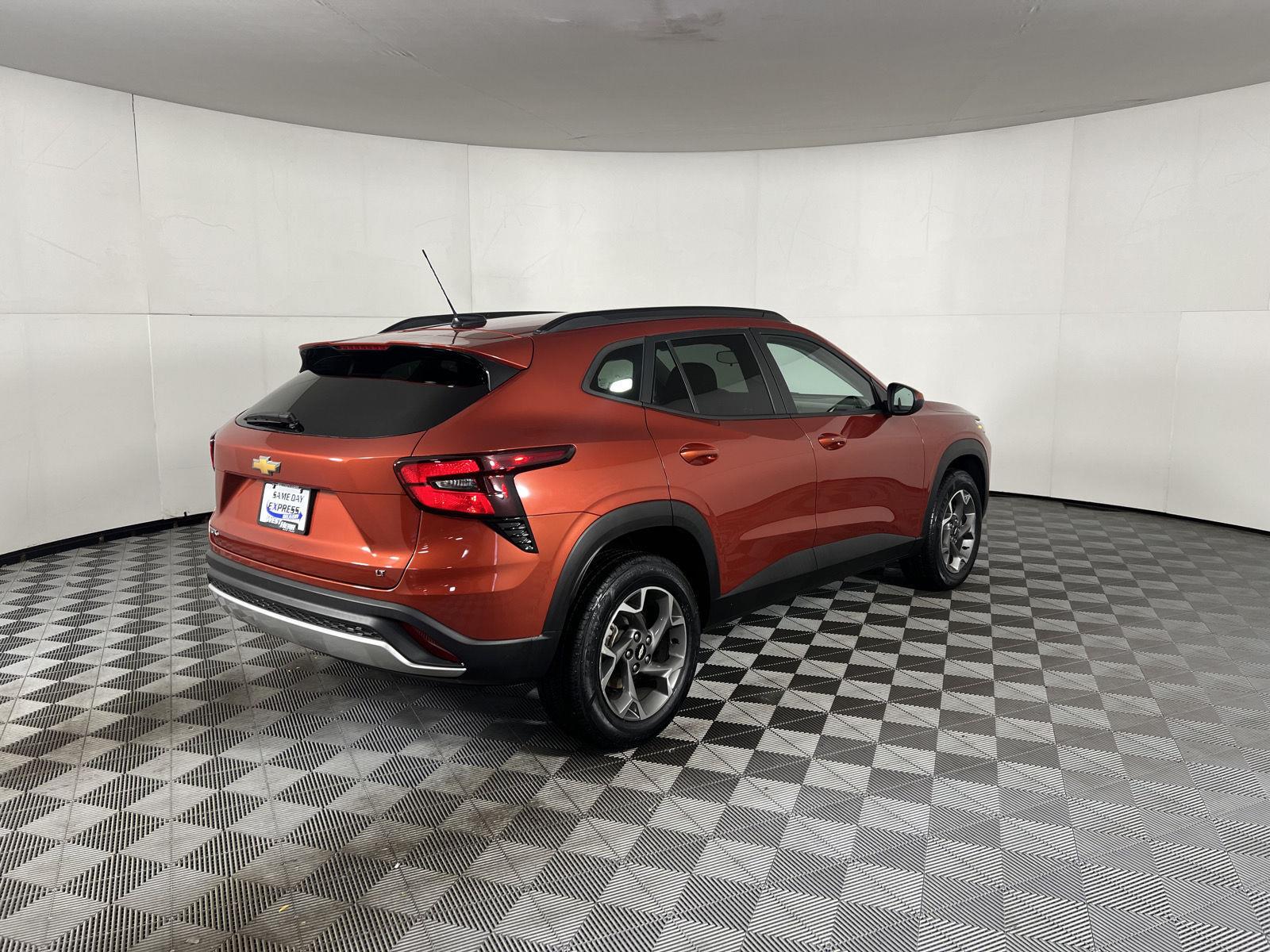 Used 2024 Cayenne Orange Metallic Chevrolet LT image 27