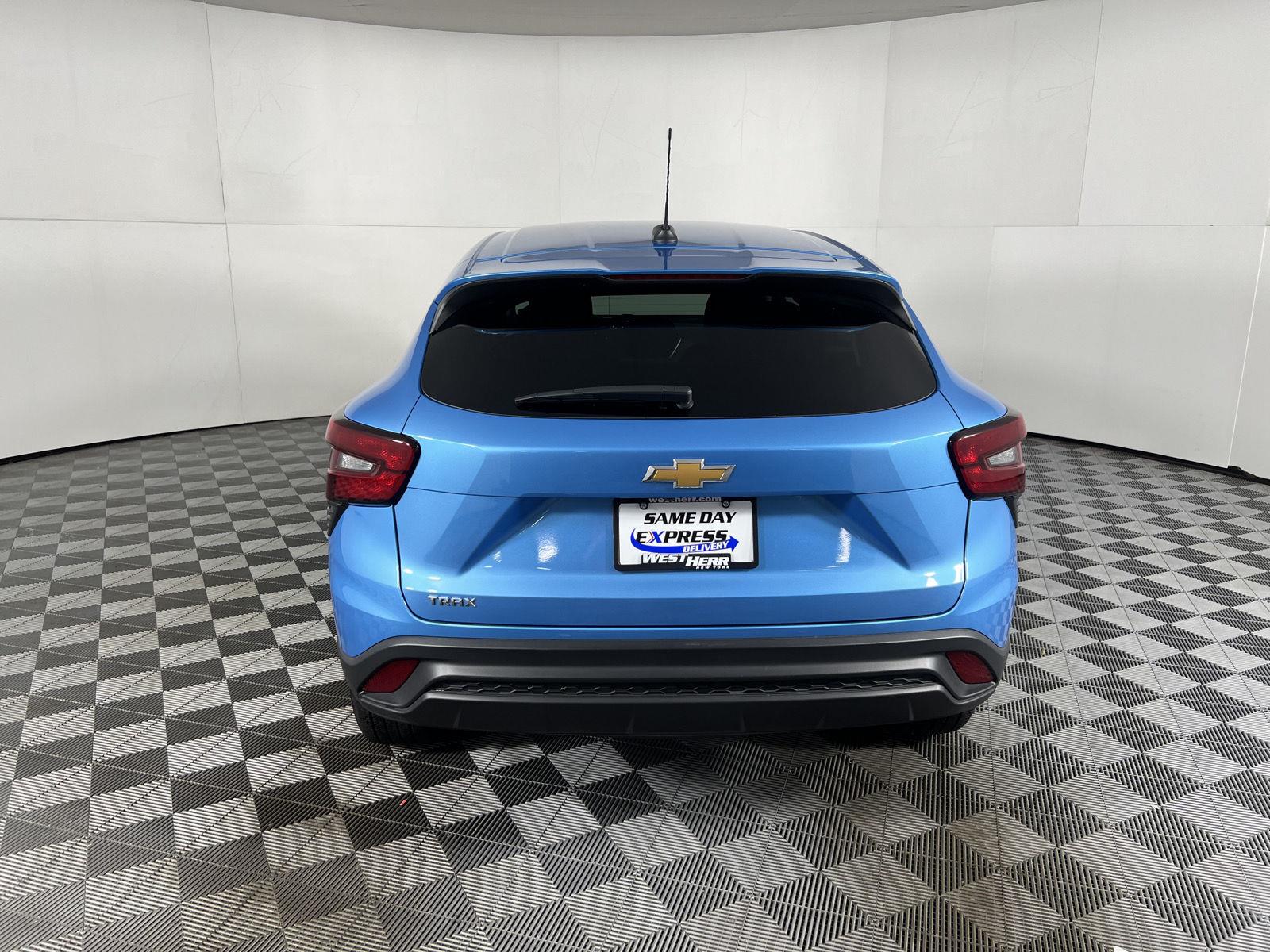 Used 2025 Marina Blue Metallic Chevrolet LS image 4