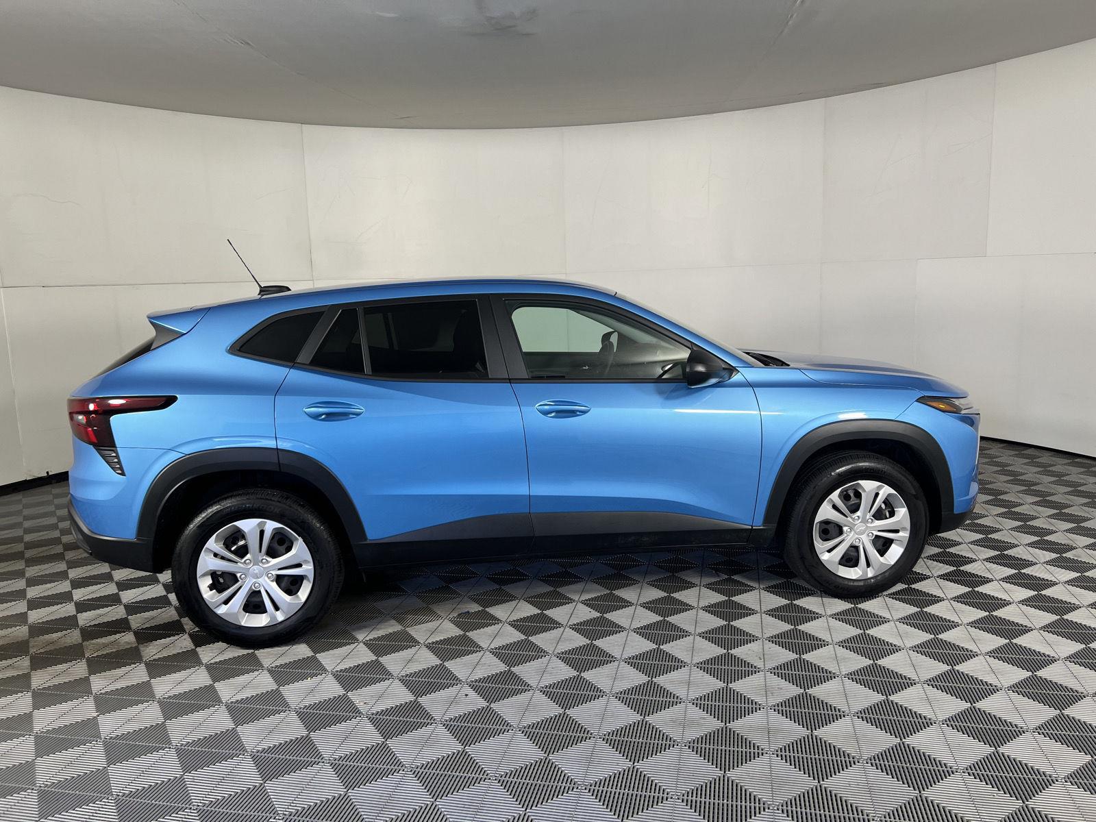 Used 2025 Marina Blue Metallic Chevrolet LS image 7