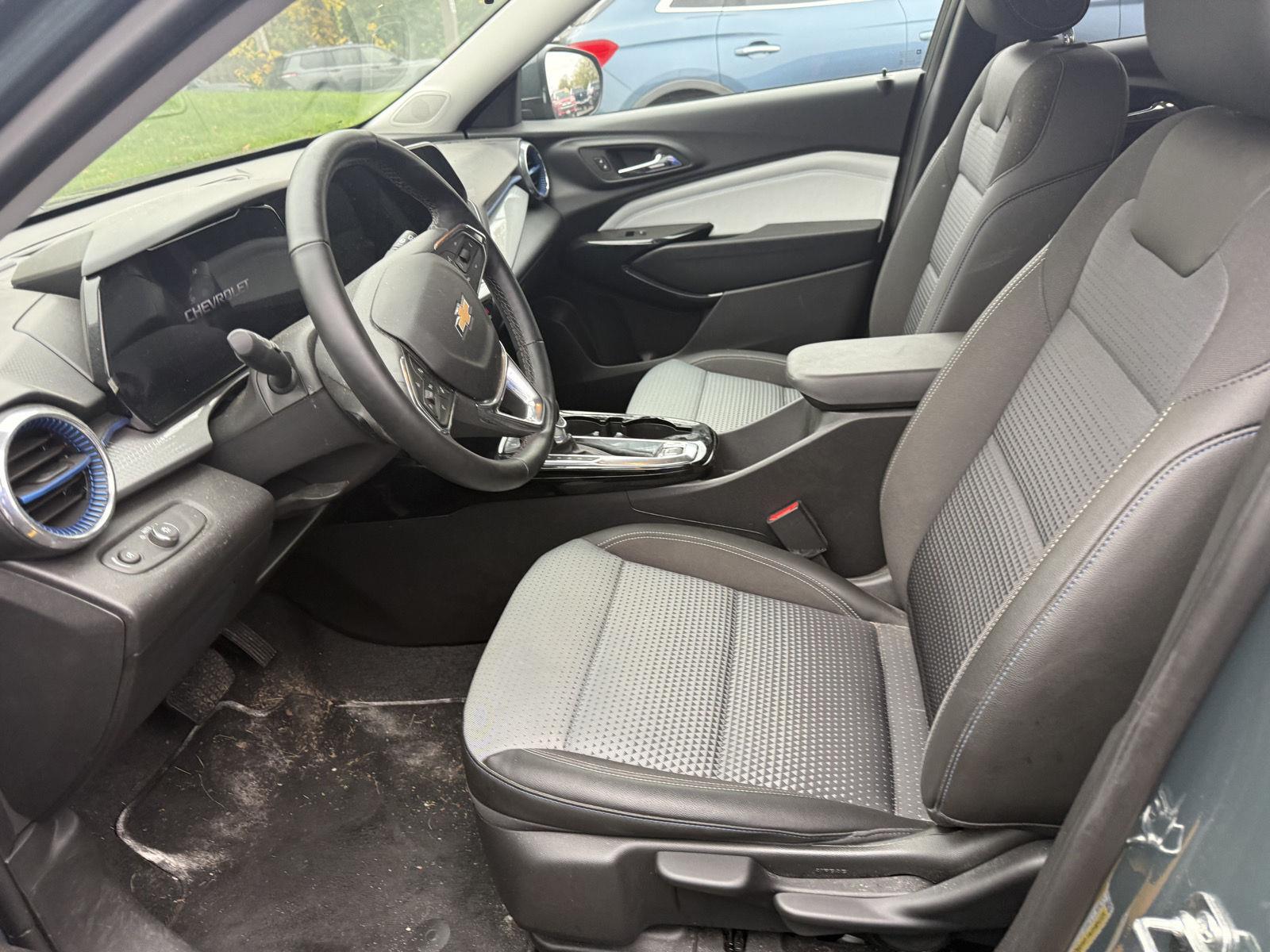 Used 2025 Cypress Gray Chevrolet LT image 7