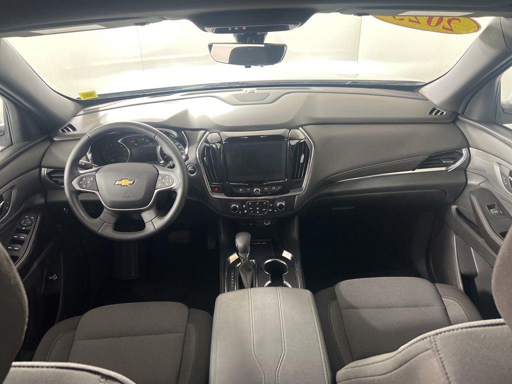 Used 2023 Pearl Chevrolet LT image 2