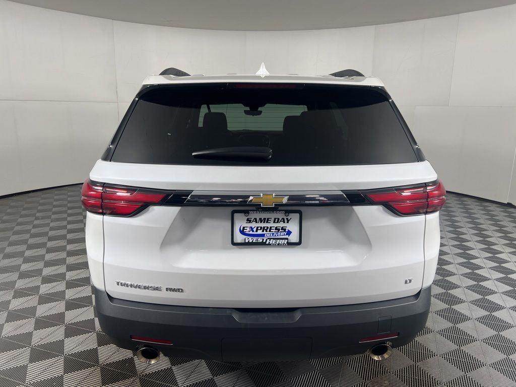 Used 2023 Pearl Chevrolet LT image 3