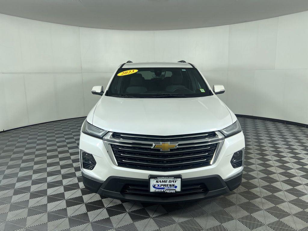 Used 2023 Pearl Chevrolet LT image 9