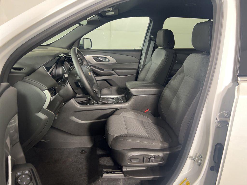 Used 2023 Pearl Chevrolet LT image 13
