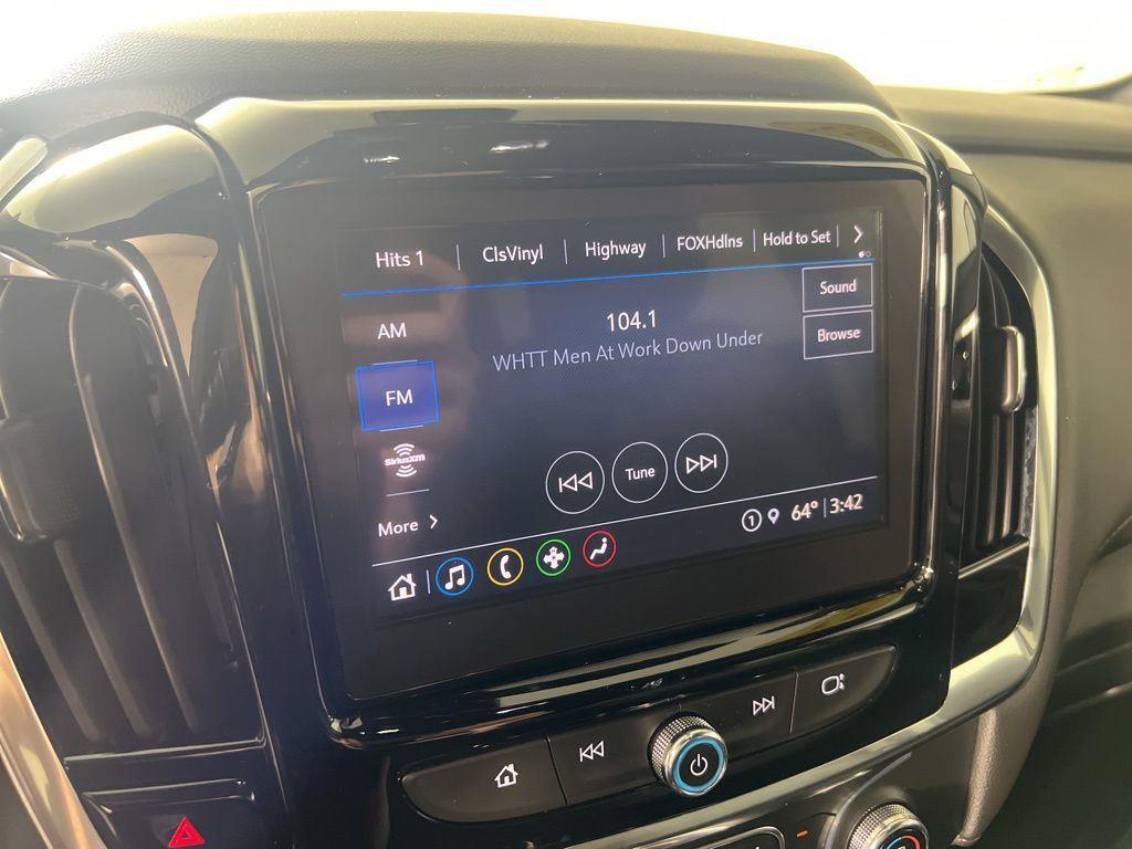 Used 2023 Pearl Chevrolet LT image 18