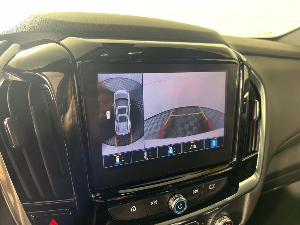 Used 2023 Pearl Chevrolet LT image 19