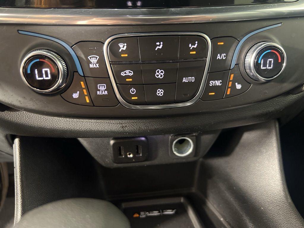 Used 2023 Pearl Chevrolet LT image 20