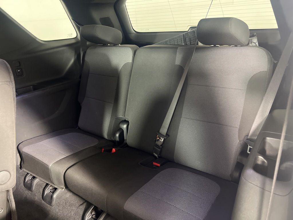 Used 2023 Pearl Chevrolet LT image 22