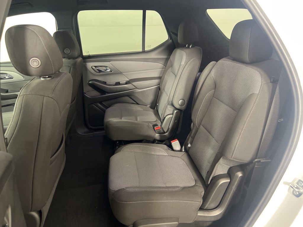 Used 2023 Pearl Chevrolet LT image 23