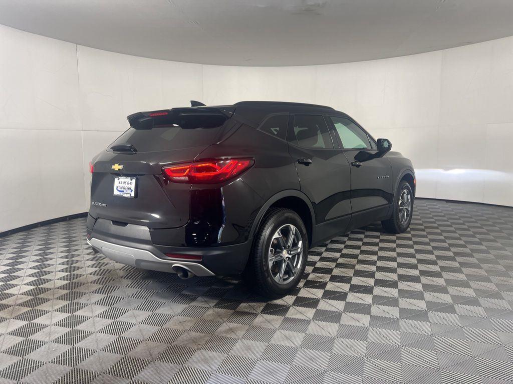 Used 2023 Black Chevrolet LT image 18